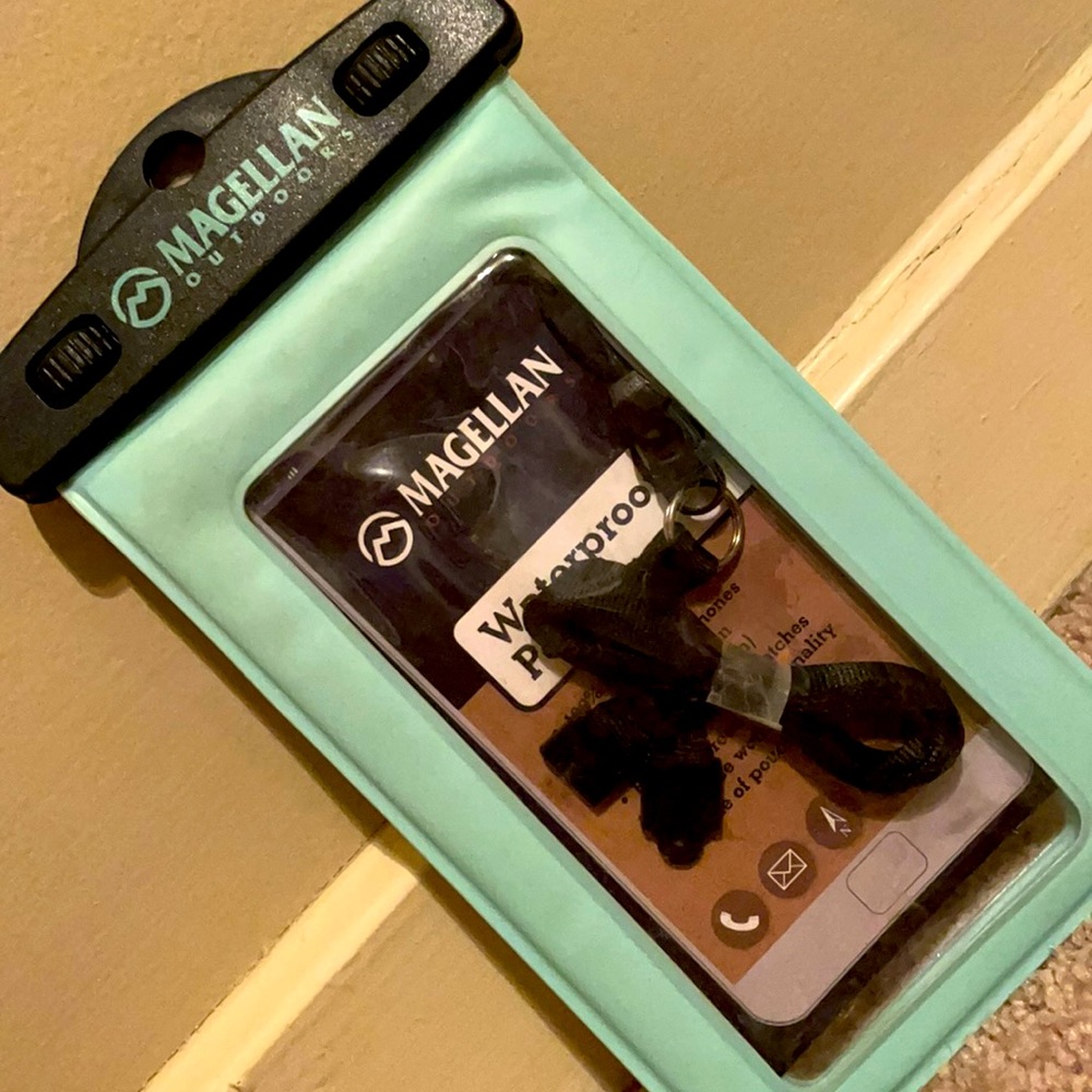 Magellan Waterproof Pouch